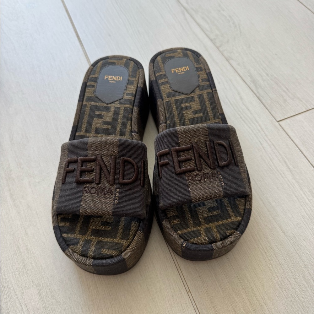 Fendi Sunshine Pequin Striped Platform Sandals - Picture 6 of 11